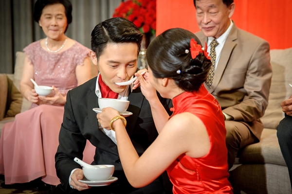 แก๊ป ธนเวทย์ แต่งงานแฟนสาว น้ำ รัตนิน ในธีมเก๋ อีโค่ เปเปอร์ คราฟ แก๊ป ธนเวทย์ แต่งงานแฟนสาว น้ำ รัตนิน ในธีมเก๋ อีโค่ เปเปอร์ คราฟ