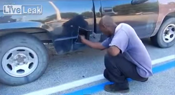 ชายฟลอริดาลงทุนตัดรถ ช่วยเหมียวน้อยที่ติดอยู่ข้างใน ชายฟลอริดาลงทุนตัดรถ ช่วยเหมียวน้อยที่ติดอยู่ข้างใน