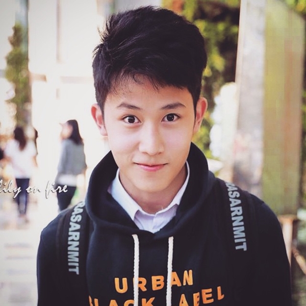 เฟม ชวิน จากหนังบ้านฉัน..ตลกไว้ก่อนฯ โตเป็นหนุ่มหล่อใส กล้ามมาเป็นมัด เฟม ชวิน จากหนังบ้านฉัน..ตลกไว้ก่อนฯ โตเป็นหนุ่มหล่อใส กล้ามมาเป็นมัด