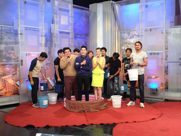 วู้ดดี้ รับคำท้า ice bucket challenge ในรายการตื่นมาคุย วู้ดดี้ รับคำท้า ice bucket challenge ในรายการตื่นมาคุย