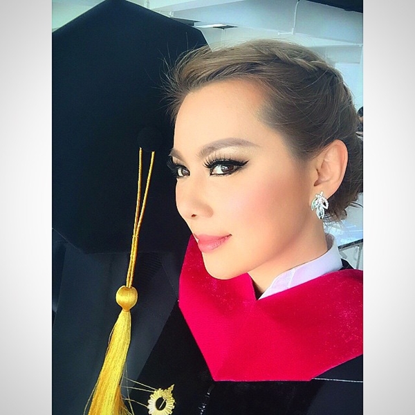 บุ๋ม ปนัดดา รับปริญญา ม.รังสิต เป็นดอกเตอร์แล้วจ้า บุ๋ม ปนัดดา รับปริญญา ม.รังสิต เป็นดอกเตอร์แล้วจ้า