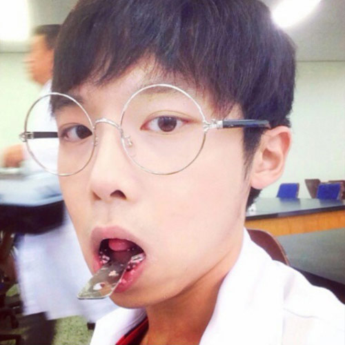 ปาร์ค ชอลซุน หมอฟันเกาหลีหล่อหน้าใส คนแห่ตาม IG จนต้องปิดหนี ปาร์ค ชอลซุน หมอฟันเกาหลีหล่อหน้าใส คนแห่ตาม IG จนต้องปิดหนี