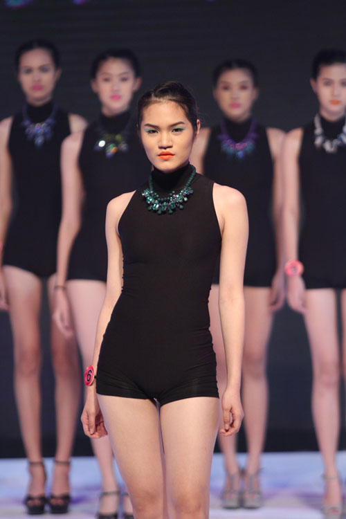 น้องเบนซ์ วิลาสินี อายุ 15 ปี คว้าไทยซูเปอร์โมเดล 2014 น้องเบนซ์ วิลาสินี อายุ 15 ปี คว้าไทยซูเปอร์โมเดล 2014