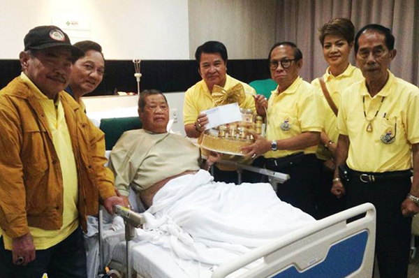 ไวพจน์ เพชรสุพรรณ ผ่าตัดกระดูกสันหลัง ซึ้งแฟนคลับบริจาคเงินช่วย ไวพจน์ เพชรสุพรรณ ผ่าตัดกระดูกสันหลัง ซึ้งแฟนคลับบริจาคเงินช่วย