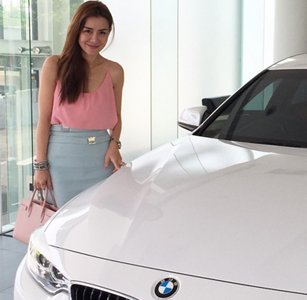 นิโคล เทริโอ มอบของขวัญให้ตัวเอง ถอยรถ BMW ราคาเบา ๆ 4 ล้าน นิโคล เทริโอ มอบของขวัญให้ตัวเอง ถอยรถ BMW ราคาเบา ๆ 4 ล้าน