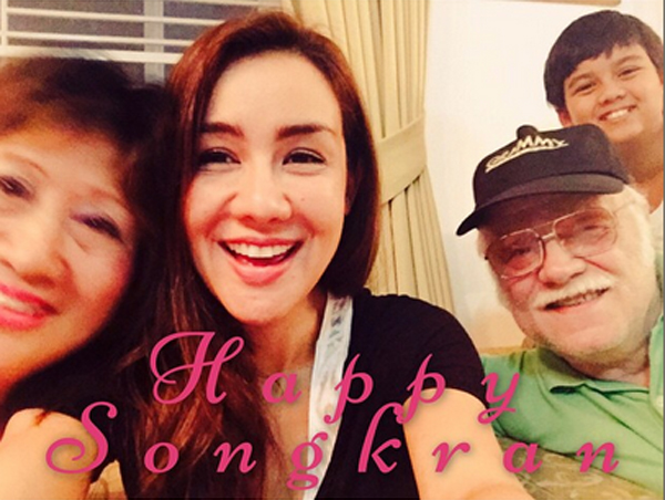 นิโคล เทริโอ มอบของขวัญให้ตัวเอง ถอยรถ BMW ราคาเบา ๆ 4 ล้าน นิโคล เทริโอ มอบของขวัญให้ตัวเอง ถอยรถ BMW ราคาเบา ๆ 4 ล้าน