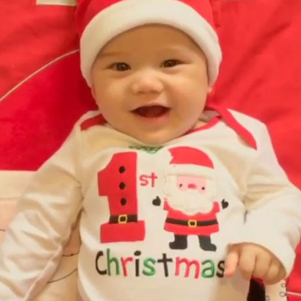 น้องแม็กซ์เวลล์ ในชุดซานต้าตัวน้อย น่ารักมุ้งมิ้ง น้องแม็กซ์เวลล์ ในชุดซานต้าตัวน้อย น่ารักมุ้งมิ้ง