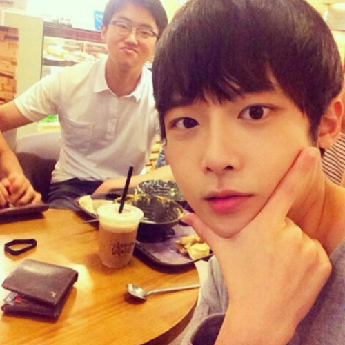 ปาร์ค ชอลซุน หมอฟันเกาหลีหล่อหน้าใส คนแห่ตาม IG จนต้องปิดหนี ปาร์ค ชอลซุน หมอฟันเกาหลีหล่อหน้าใส คนแห่ตาม IG จนต้องปิดหนี