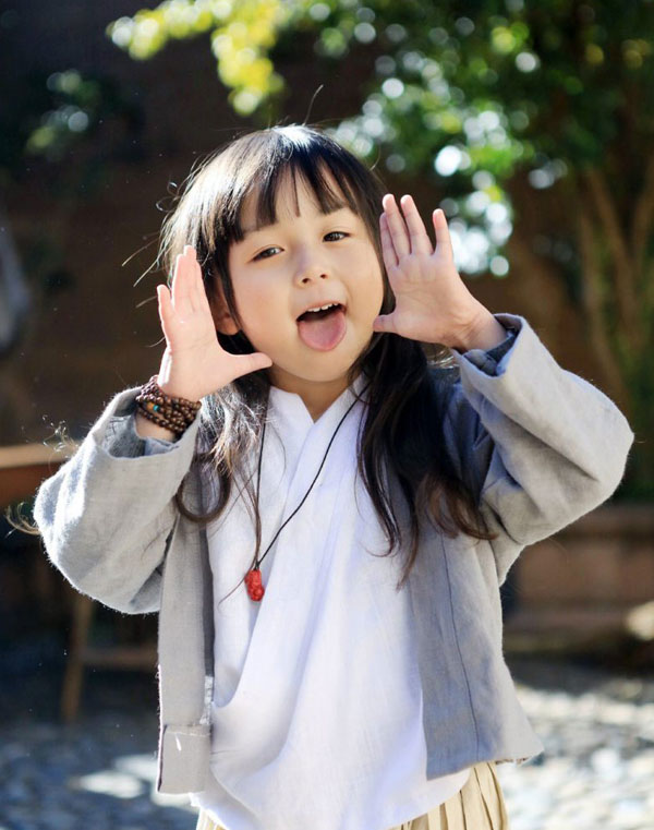 หลิวฉู่เถียน วัย 5 ขวบ อวดเสน่ห์แสนน่ารักในชุดจีนโบราณ หลิวฉู่เถียน วัย 5 ขวบ อวดเสน่ห์แสนน่ารักในชุดจีนโบราณ