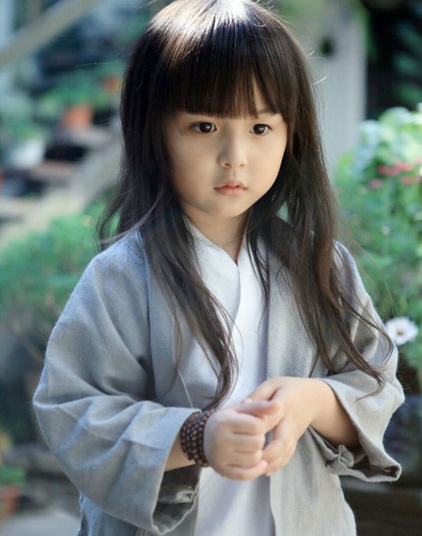 หลิวฉู่เถียน วัย 5 ขวบ อวดเสน่ห์แสนน่ารักในชุดจีนโบราณ หลิวฉู่เถียน วัย 5 ขวบ อวดเสน่ห์แสนน่ารักในชุดจีนโบราณ