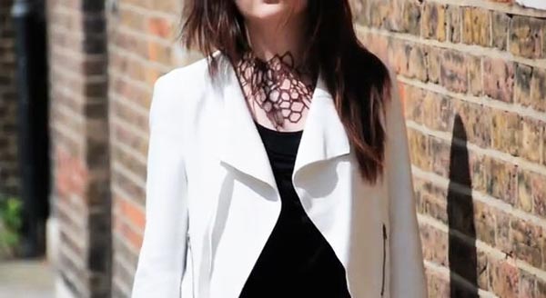 สร้อยคอกระดาษกรุลาย