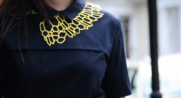 สร้อยคอกระดาษกรุลาย