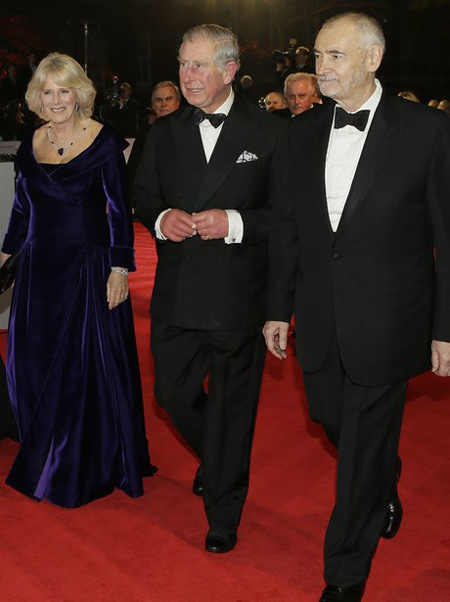 เจ้าฟ้าชายชาร์ล ภริยา และ ไอเคิล จี วิลสัน ผู้อำนวยการผลิต Skyfall