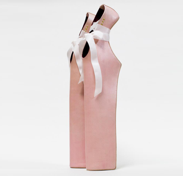 รองเท้าเลดี้กาก้า