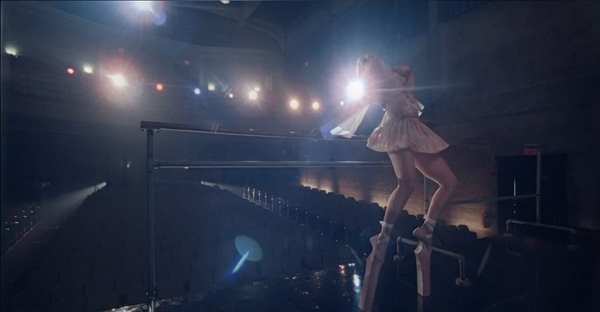 รองเท้าเลดี้กาก้า