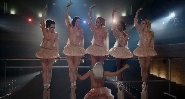 รองเท้าเลดี้กาก้า