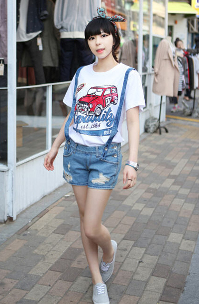 ชุดเอี๊ยม