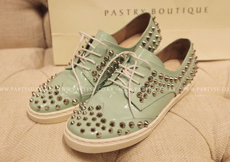 รองเท้าสำหรับนักศึกษา รองเท้าสำหรับนักศึกษา