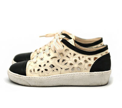 รองเท้าผ้าใบผู้หญิง