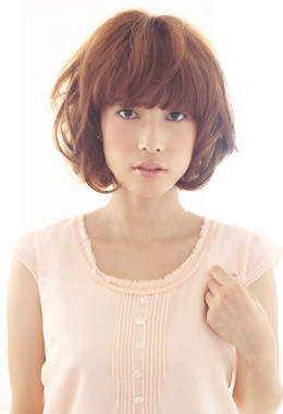 ผมสั้นดัดลอน