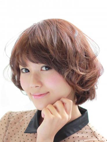 ผมสั้นดัดลอน