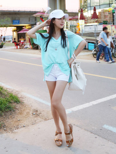 เสื้อยืดคอวีผู้หญิง เสื้อยืดคอวีผู้หญิง