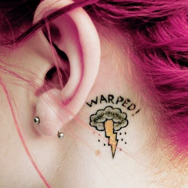 รอยสักหลังหู รอยสักหลังหู