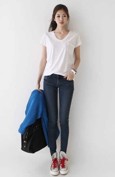 เสื้อยืดคอวีผู้หญิง เสื้อยืดคอวีผู้หญิง