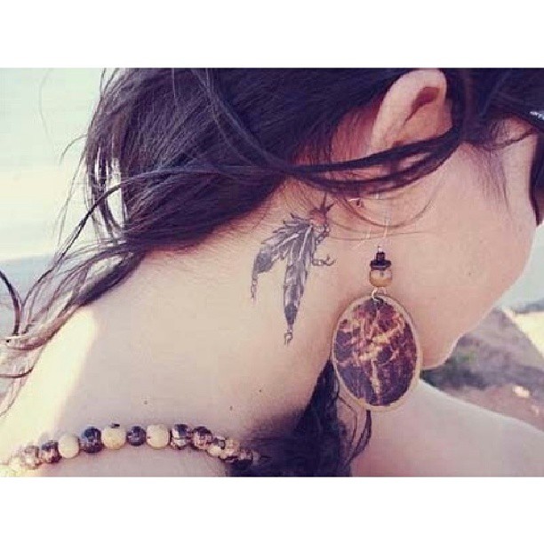 รอยสักหลังหู รอยสักหลังหู