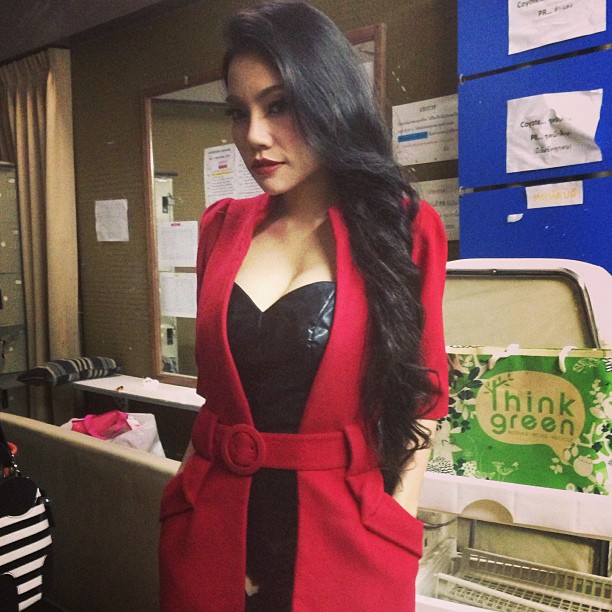 เอมมี่ แม็กซิม เอมมี่ แม็กซิม