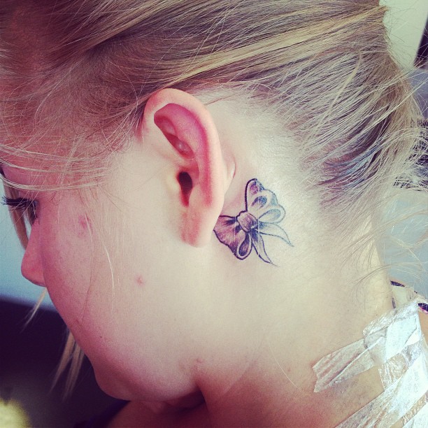 รอยสักหลังหู รอยสักหลังหู