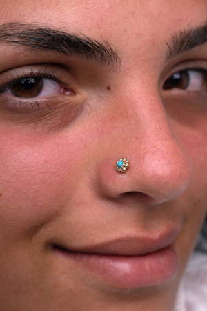 เจาะจมูก เจาะจมูก