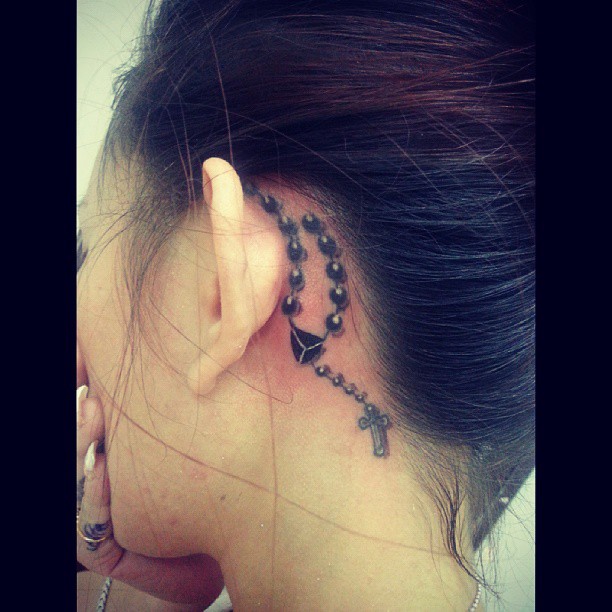 รอยสักหลังหู รอยสักหลังหู