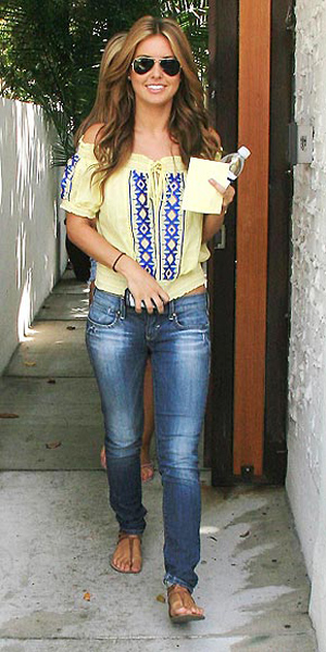 วิธีทำยีนส์ซีดด้วยตัวเอง วิธีทำยีนส์ซีดด้วยตัวเอง