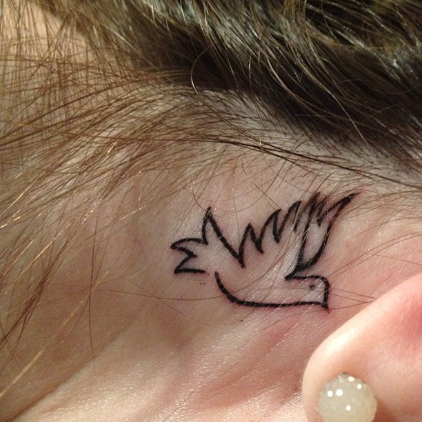 รอยสักหลังหู รอยสักหลังหู