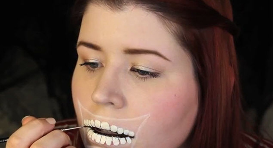 แต่งหน้าสาวปากฉีก แต่งหน้าสาวปากฉีก