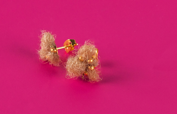 เครื่องประดับทองตกแต่งด้วยผมจริง เครื่องประดับทองตกแต่งด้วยผมจริง