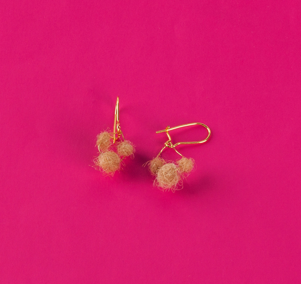 เครื่องประดับทองตกแต่งด้วยผมจริง เครื่องประดับทองตกแต่งด้วยผมจริง