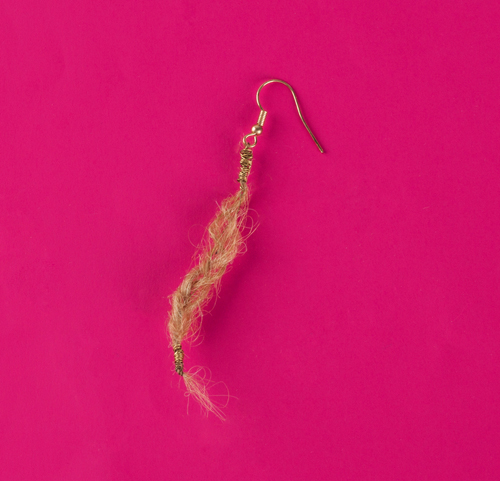 เครื่องประดับทองตกแต่งด้วยผมจริง เครื่องประดับทองตกแต่งด้วยผมจริง