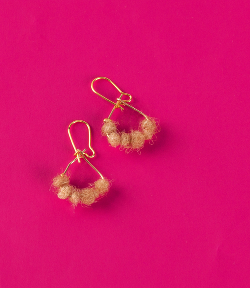 เครื่องประดับทองตกแต่งด้วยผมจริง เครื่องประดับทองตกแต่งด้วยผมจริง