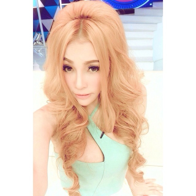 เอมมี่ อมลวรรณ เอมมี่ อมลวรรณ