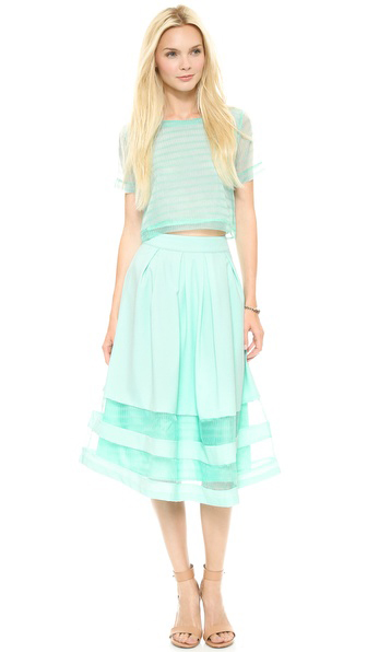 เสื้อผ้าสีสด เสื้อผ้าสีสด