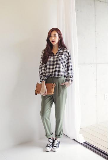 รองเท้าผ้าใบสีดำ รองเท้าผ้าใบสีดำ