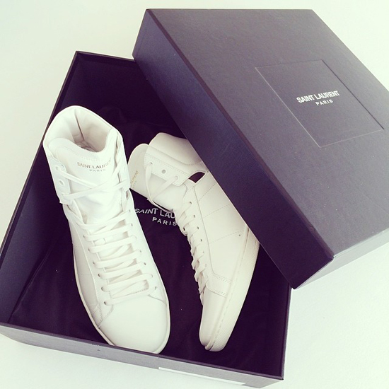 รองเท้าผ้าใบ รองเท้าผ้าใบ