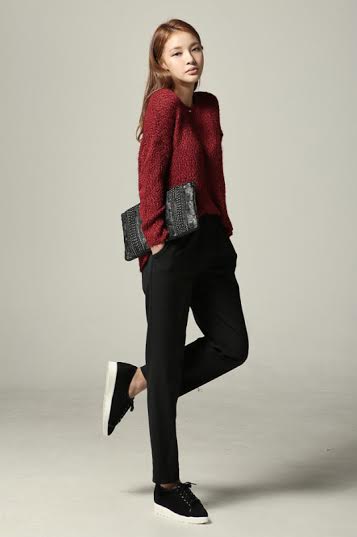 รองเท้าผ้าใบสีดำ รองเท้าผ้าใบสีดำ