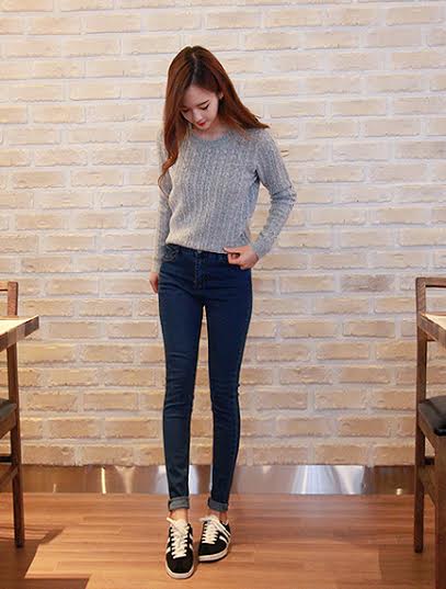 รองเท้าผ้าใบสีดำ รองเท้าผ้าใบสีดำ