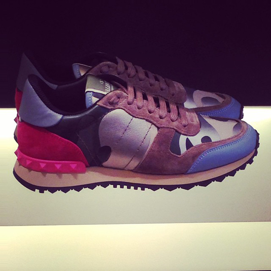 รองเท้าผ้าใบ รองเท้าผ้าใบ