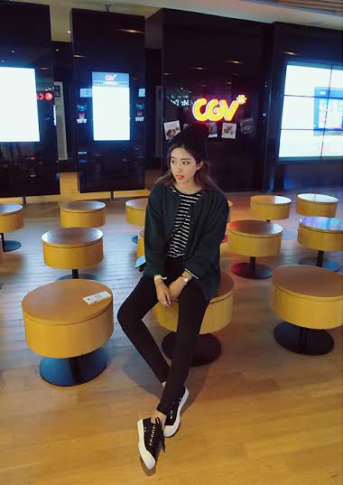 รองเท้าผ้าใบสีดำ รองเท้าผ้าใบสีดำ