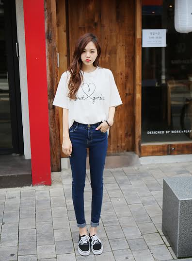 รองเท้าผ้าใบสีดำ รองเท้าผ้าใบสีดำ