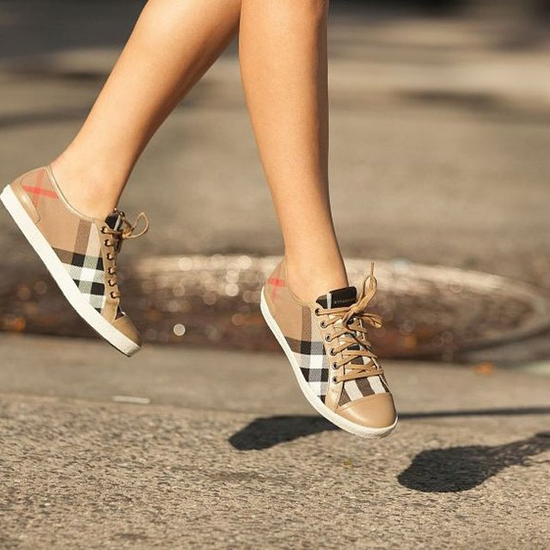 รองเท้าผ้าใบ รองเท้าผ้าใบ